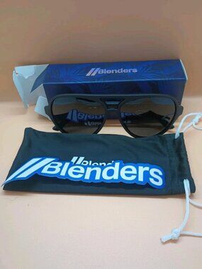 NEW/OPEN BOX Blenders Sunglasses Skyway Magic Roy Matte Black Polarized Smoke
